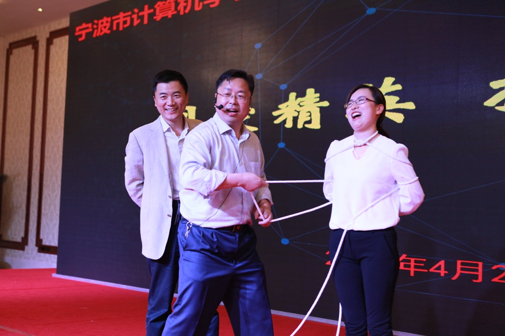 专委会主任委员王安人魔术表演《大变活人》